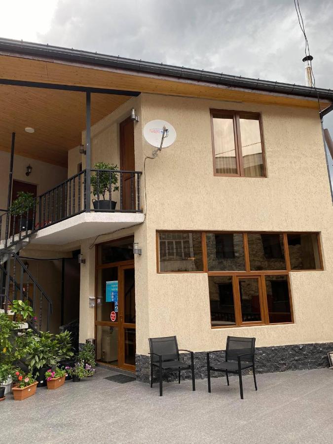 Guest House Nikala Mestia Exteriör bild